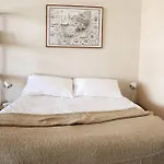 Stylish Studio With Swimming Pool In The City Bowl